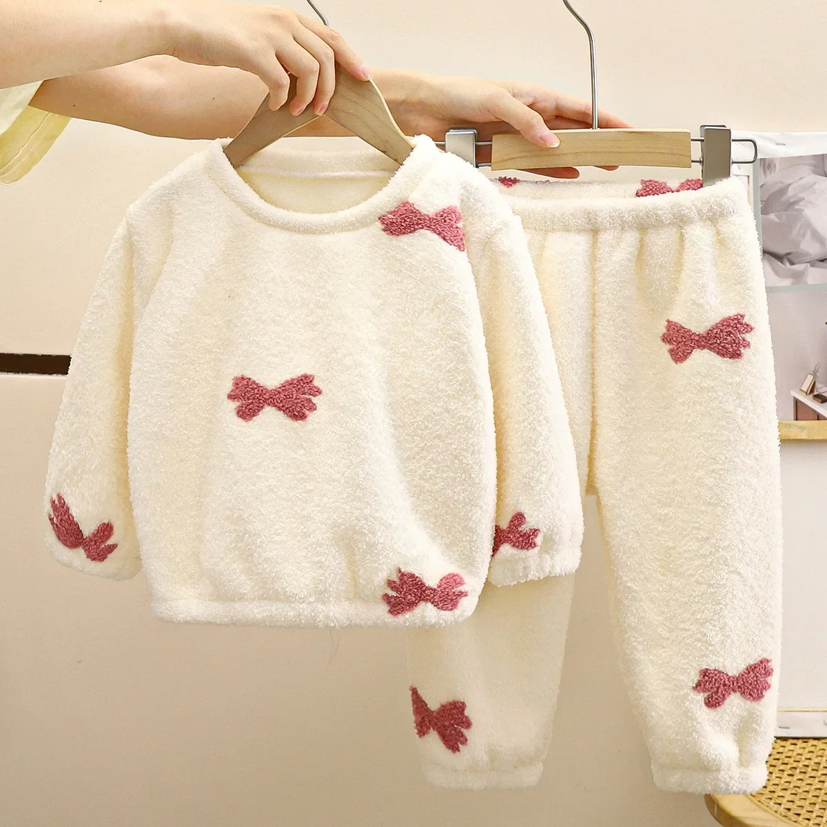 Winter Clothing Baby Girl - 男の子と女の子のためのフリースのパジャマ,暖かくてかわいい,漫画の蝶ネクタイ,カジュアルな服,厚手のホームウェア,新しい,秋と冬