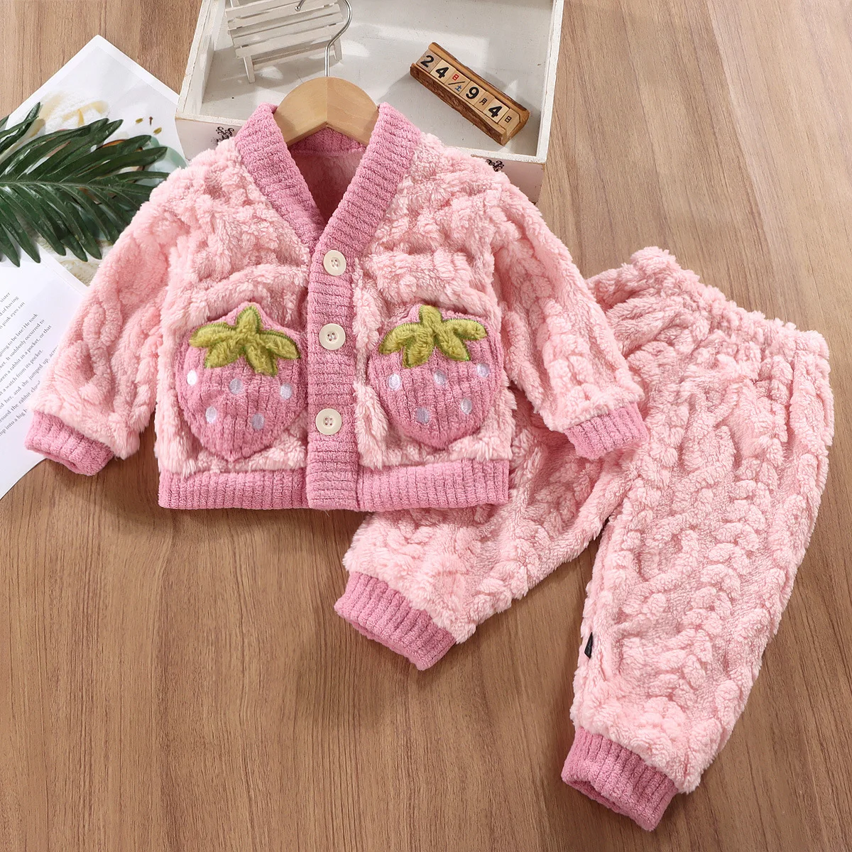 男の子と女の子のための漫画のパジャマ,柔らかいフランネルのパ - Winter Clothing Baby Girl のレビューと価格